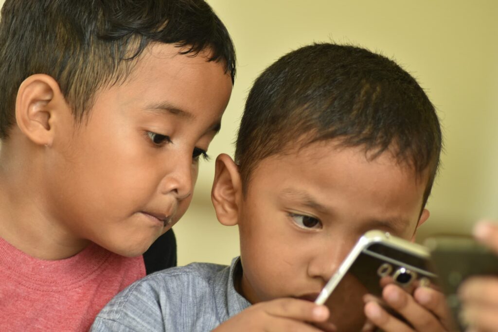 budi gustaman medsos anak unsplash